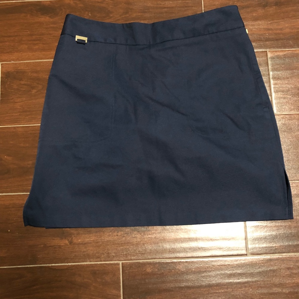 Woman’s vineyard vines tennis skirt with shorts 8